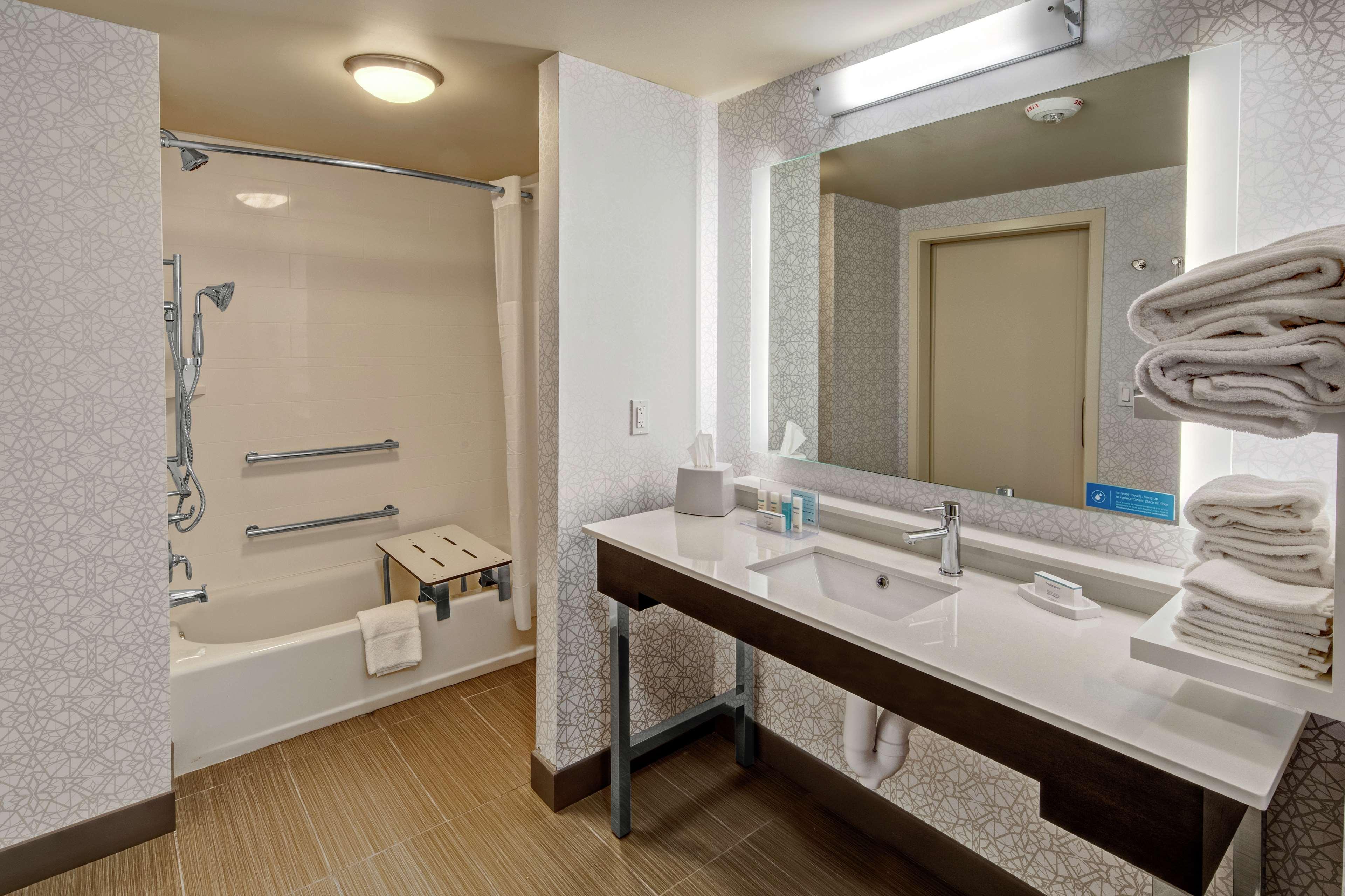 Hampton Inn Fresno Airport Buitenkant foto