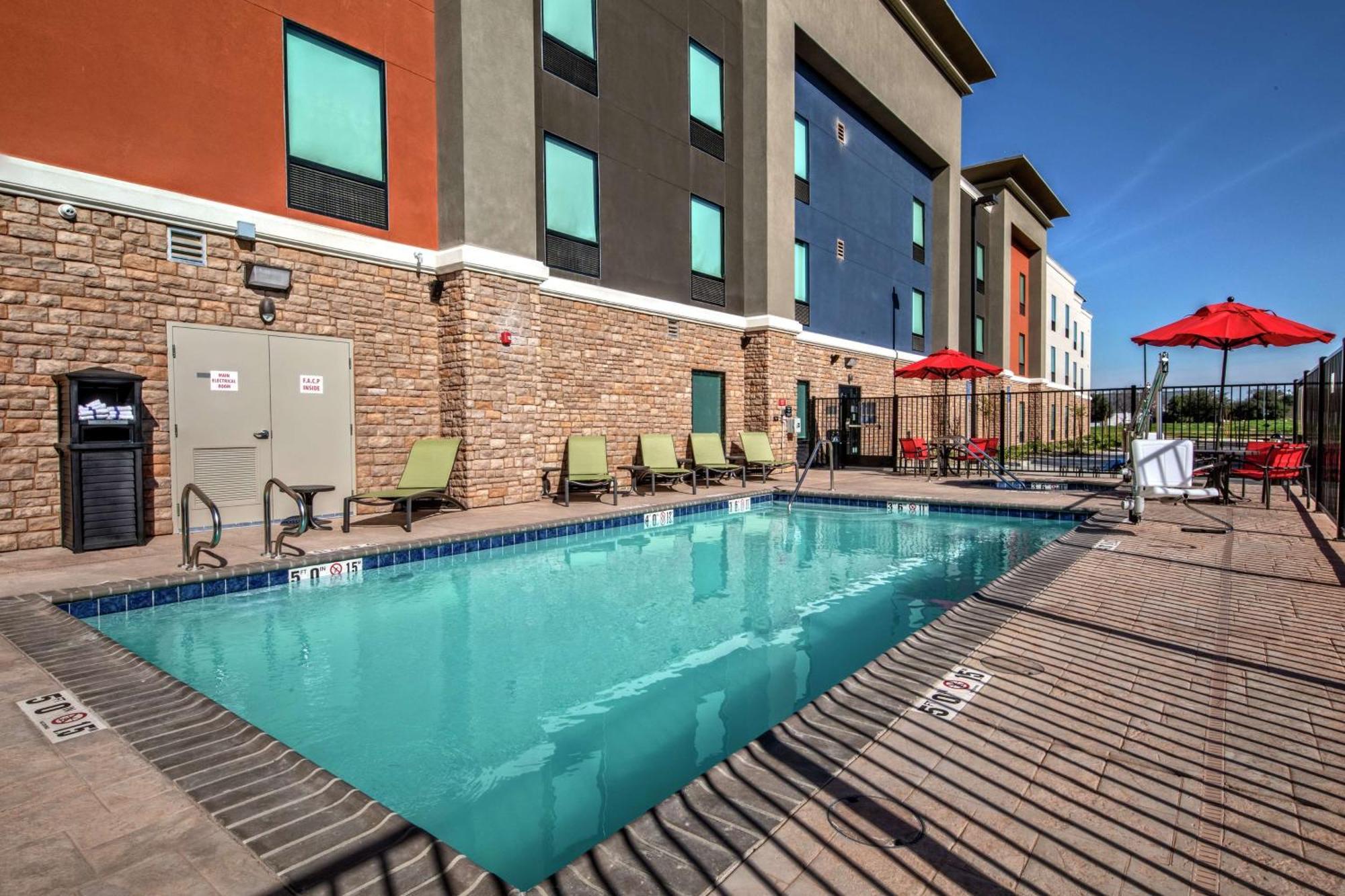 Hampton Inn Fresno Airport Buitenkant foto