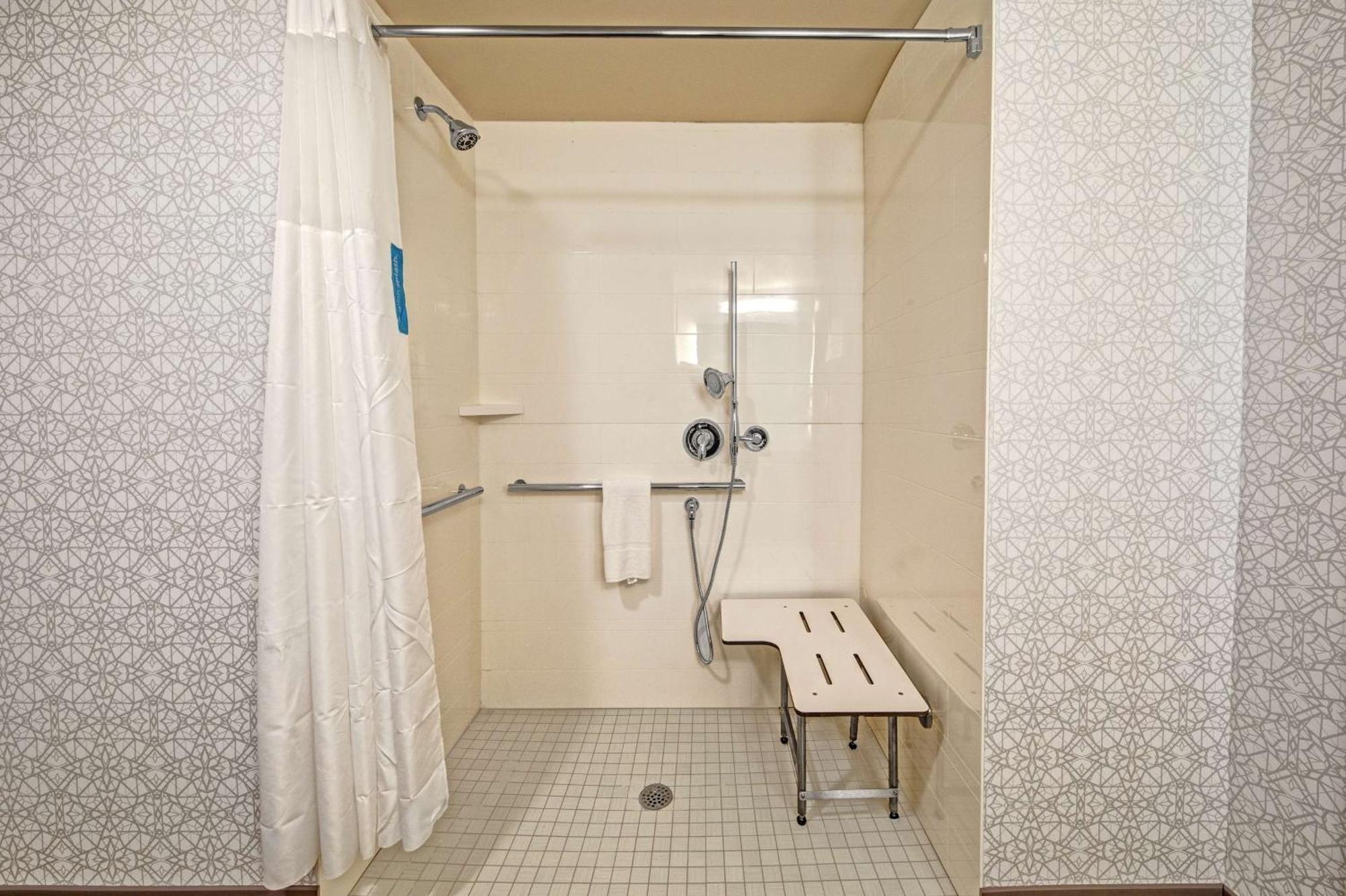 Hampton Inn Fresno Airport Buitenkant foto